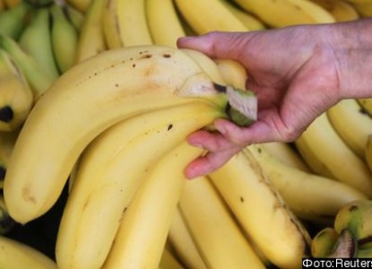 A person picks up bananas, part of the items included in the ECFA, at a fruit stall in Taipei